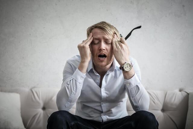 Man visibly stressed out - Moderation