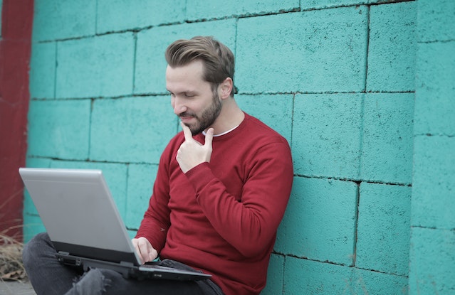 Man on laptop research Sober Living in Northern New Jersey